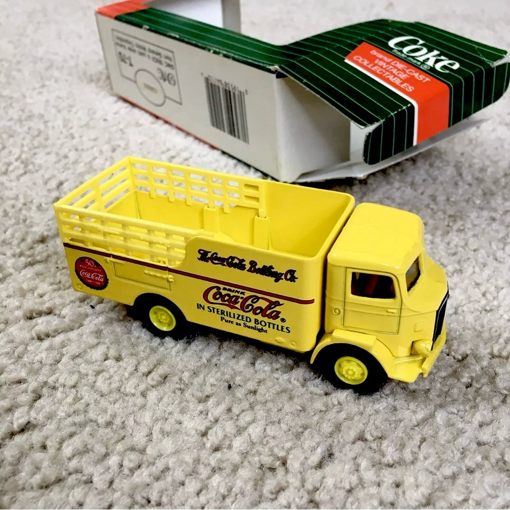 Vintage 1991 GMC Coca-Cola Diecast Delivery Truck T-70 With Box - Hartoy, Inc.